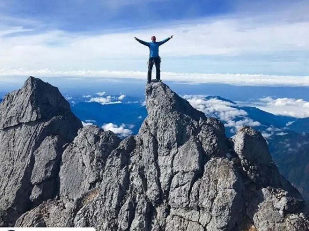 Cerita Akhir Pekan: Puncak Gunung Tertinggi di Dunia dan Cerita Akhir Pekan: Puncak Gunung Tertinggi di Dunia dan