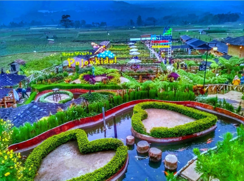 Desa Wisata Desa Digital: Model Baru Pariwisata Berbasis Teknologi Desa Wisata Desa Digital: Model Baru Pariwisata Berbasis Teknologi
