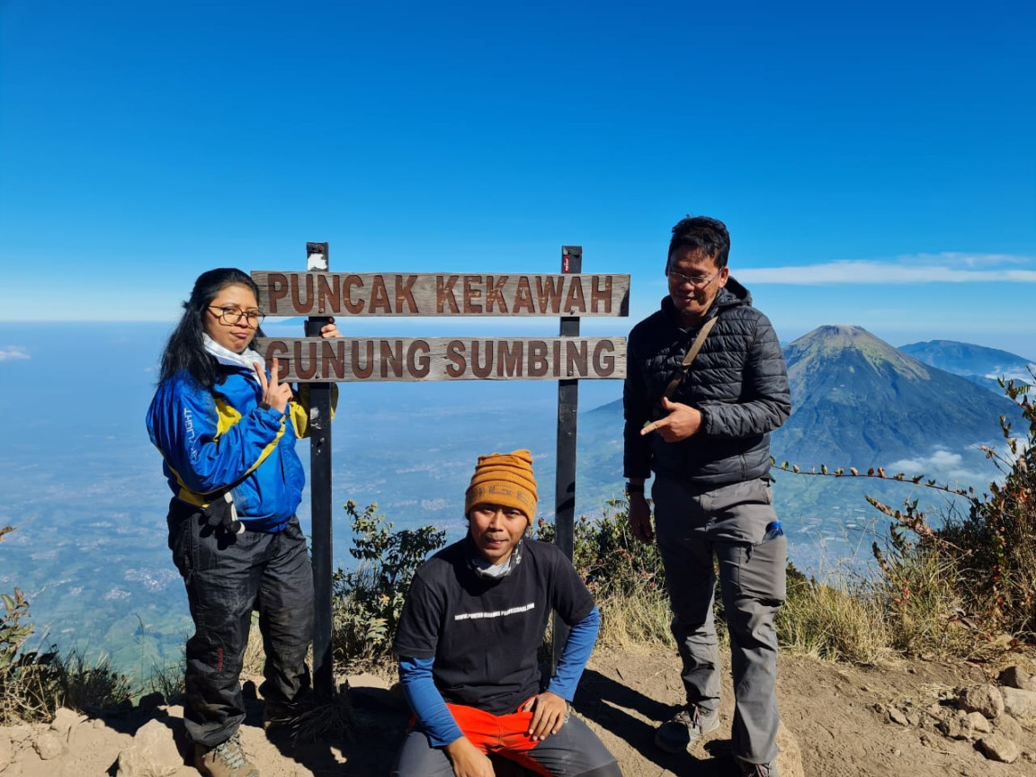 Guide Gunung Sumbing - Pemandu dan Porter Gunung Profesional Guide Gunung Sumbing - Pemandu dan Porter Gunung Profesional