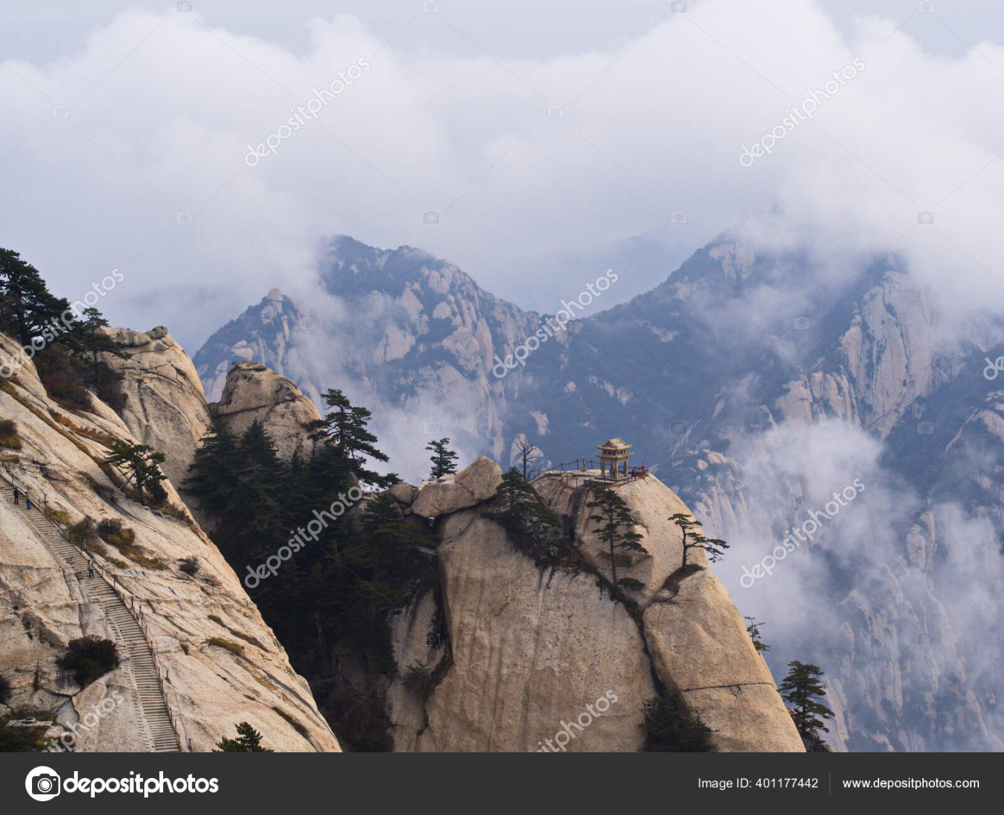 Gunung Huashan Dekat Kota Xian Jalur Paling Berbahaya Dan Orang Gunung Huashan Dekat Kota Xian Jalur Paling Berbahaya Dan Orang