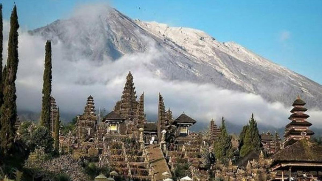 Melihat Gunung Agung, Jejak Mitologi, Spiritualitas, dan Keajaiban Melihat Gunung Agung, Jejak Mitologi, Spiritualitas, dan Keajaiban