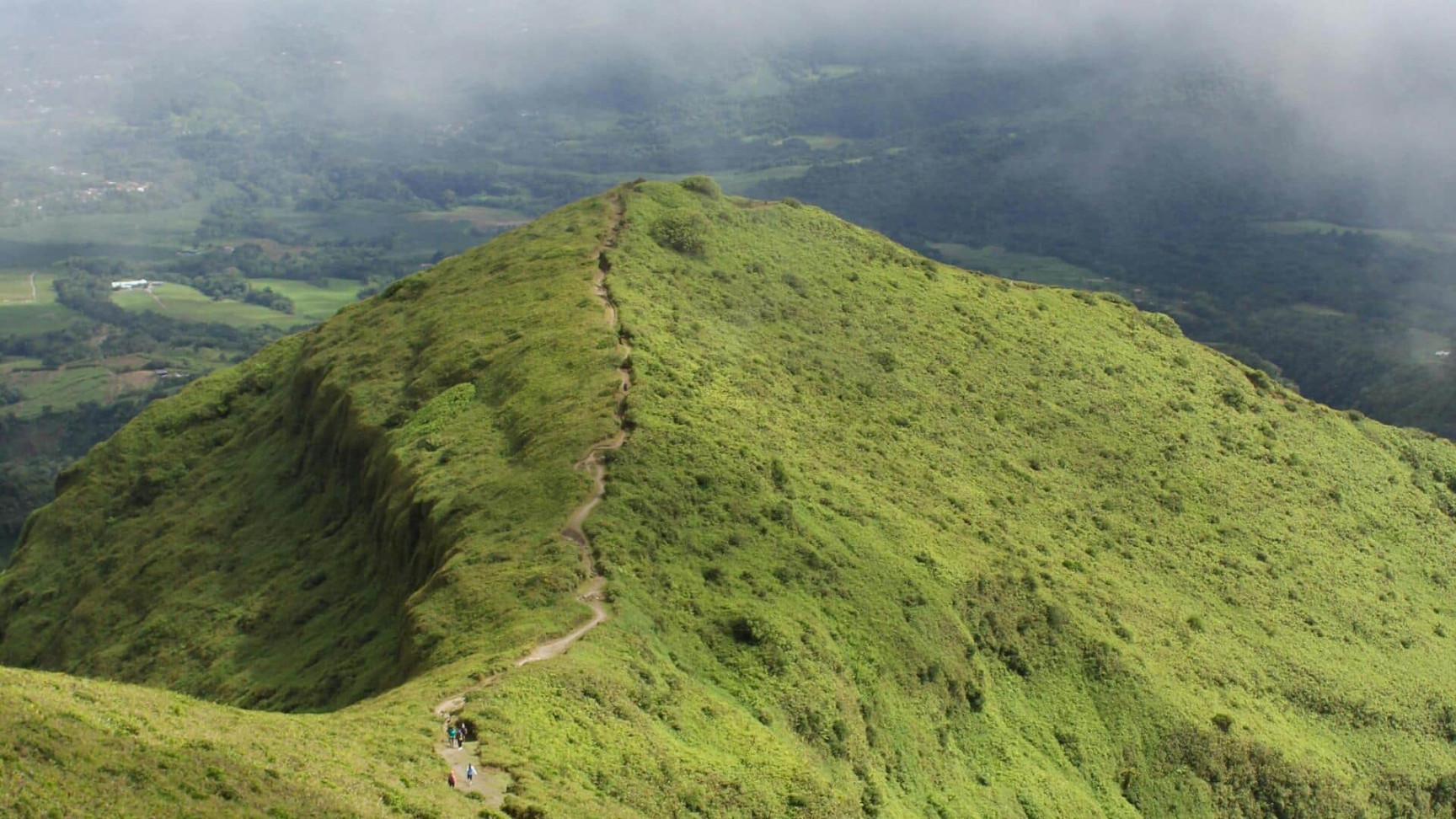 Menjelajahi Keindahan Hutan Hujan Tropis di Gunung Pelee, Martinique Menjelajahi Keindahan Hutan Hujan Tropis di Gunung Pelee, Martinique
