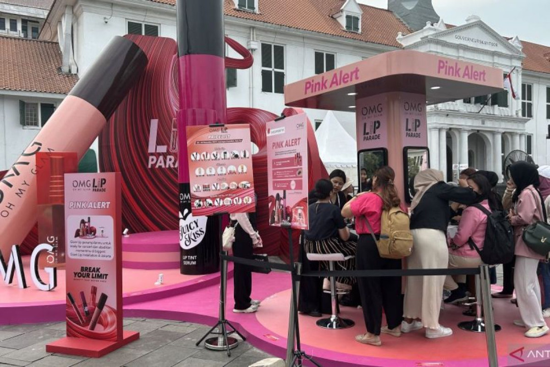 OMG gelar parade kecantikan “OMG Lip Parade” di Kota Tua Jakarta OMG gelar parade kecantikan “OMG Lip Parade” di Kota Tua Jakarta