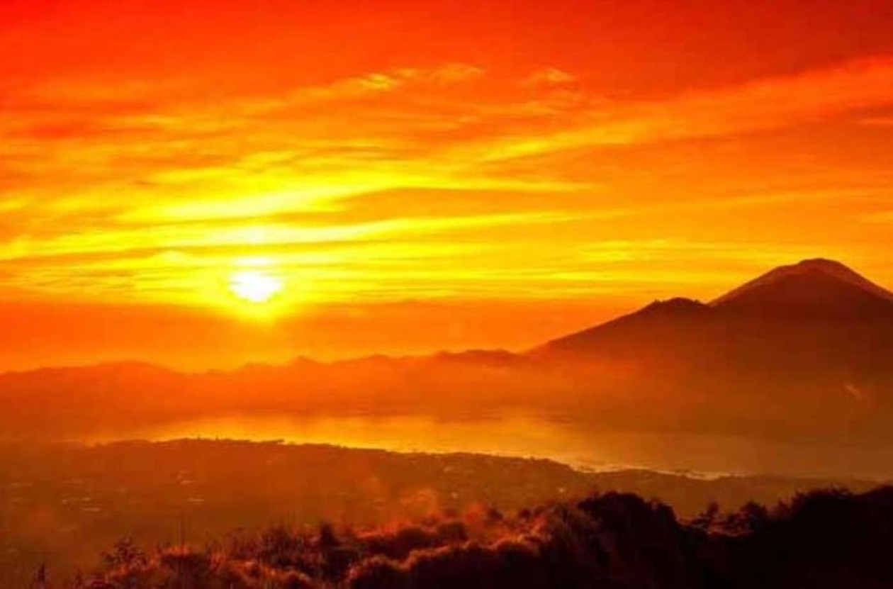 Rekomendasi Gunung di Indonesia dengan Pemandangan Sunrise Rekomendasi Gunung di Indonesia dengan Pemandangan Sunrise