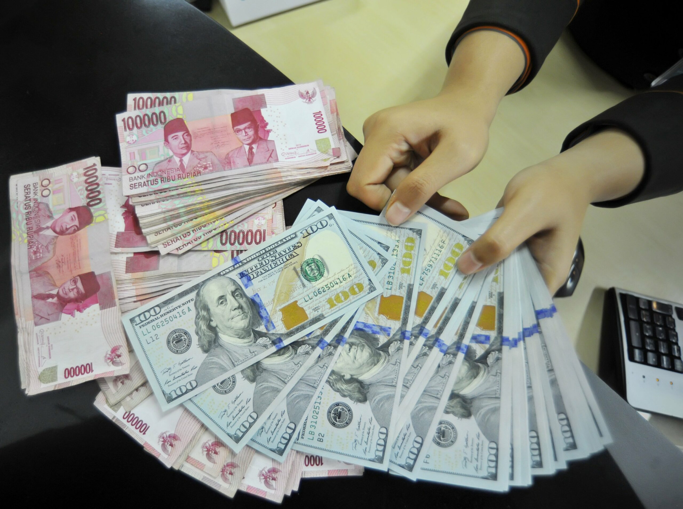 Sebelum Traveling, Ini Cara Menukar Uang Rupiah ke Mata Uang Asing Sebelum Traveling, Ini Cara Menukar Uang Rupiah ke Mata Uang Asing