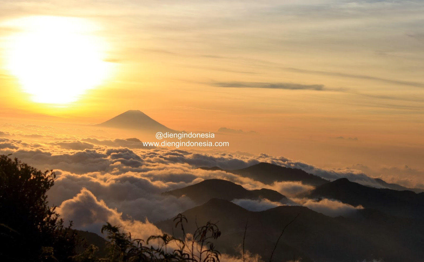 Sunset Terindah Di Atas Prau Dieng - Dieng Indonesia Sunset Terindah Di Atas Prau Dieng - Dieng Indonesia