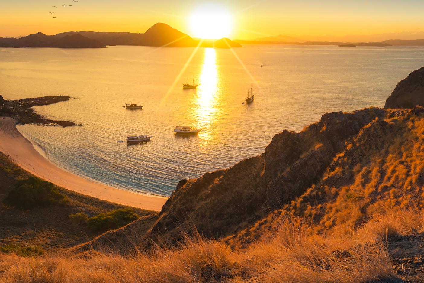 Tempat dengan Sunset Terbaik di Indonesia yang Wajib Kamu Abadikan Tempat dengan Sunset Terbaik di Indonesia yang Wajib Kamu Abadikan