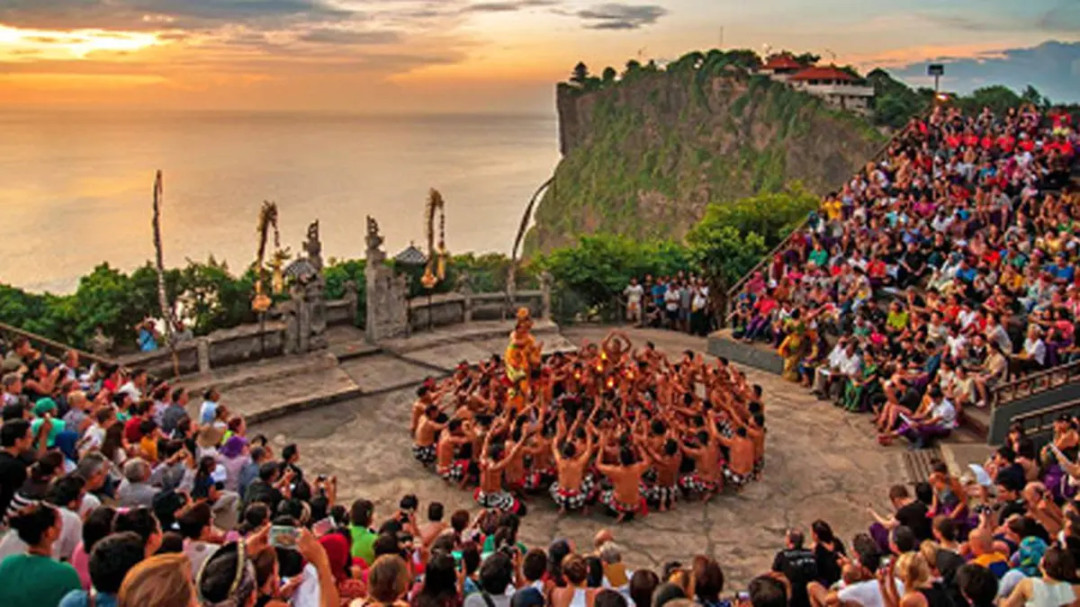 Wisata Budaya di Indonesia Terpopuler, Unik dan Mengagumkan Wisata Budaya di Indonesia Terpopuler, Unik dan Mengagumkan