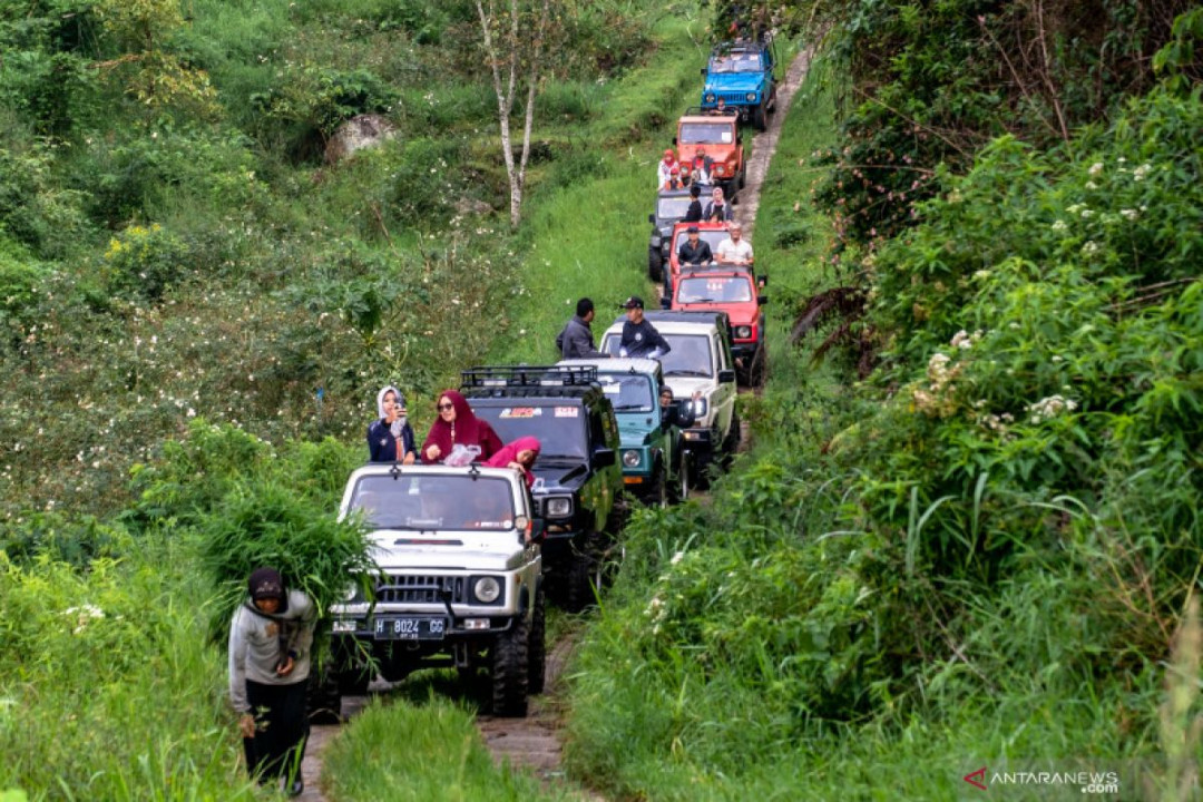 Wisata offroad lereng gunung Ungaran - ANTARA News Wisata offroad lereng gunung Ungaran - ANTARA News