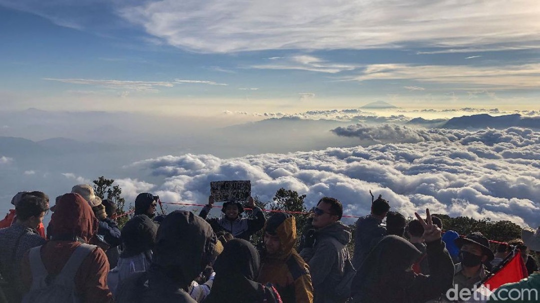 Gunung Tertinggi di Jawa Barat Gunung Tertinggi di Jawa Barat