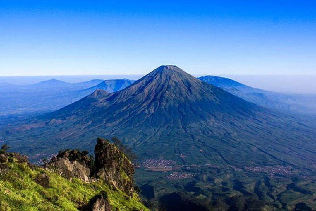 Mengenal Gunung Sindoro yang Letusannya Pernah Hilangkan Sebuah Mengenal Gunung Sindoro yang Letusannya Pernah Hilangkan Sebuah